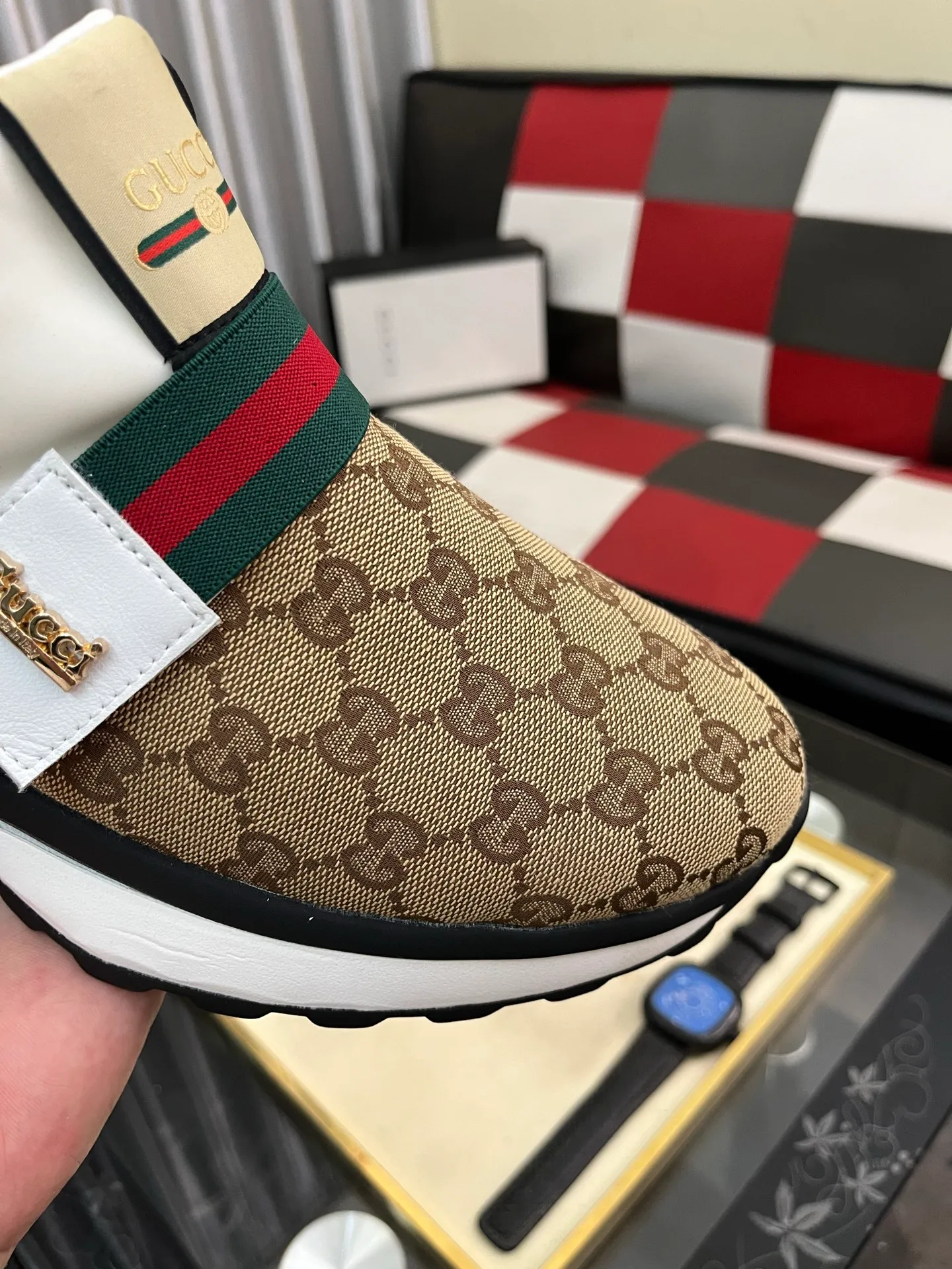 Men's shoes 💰458⌚️⌚️Gucci •Gucci original quality.~ Unique modern style sneakers. 🏃A must-have casual shoe for trendy men😍😍 Original brand imported from Italy, imported original leather, sheep lining (refuses to discolor and grind feet) Sole: Original sole provided by the original factory, French lazy style design ⚠️Fit to the feet, original quality attached, super comfortable original sole, code number: 38-443️⃣colors available